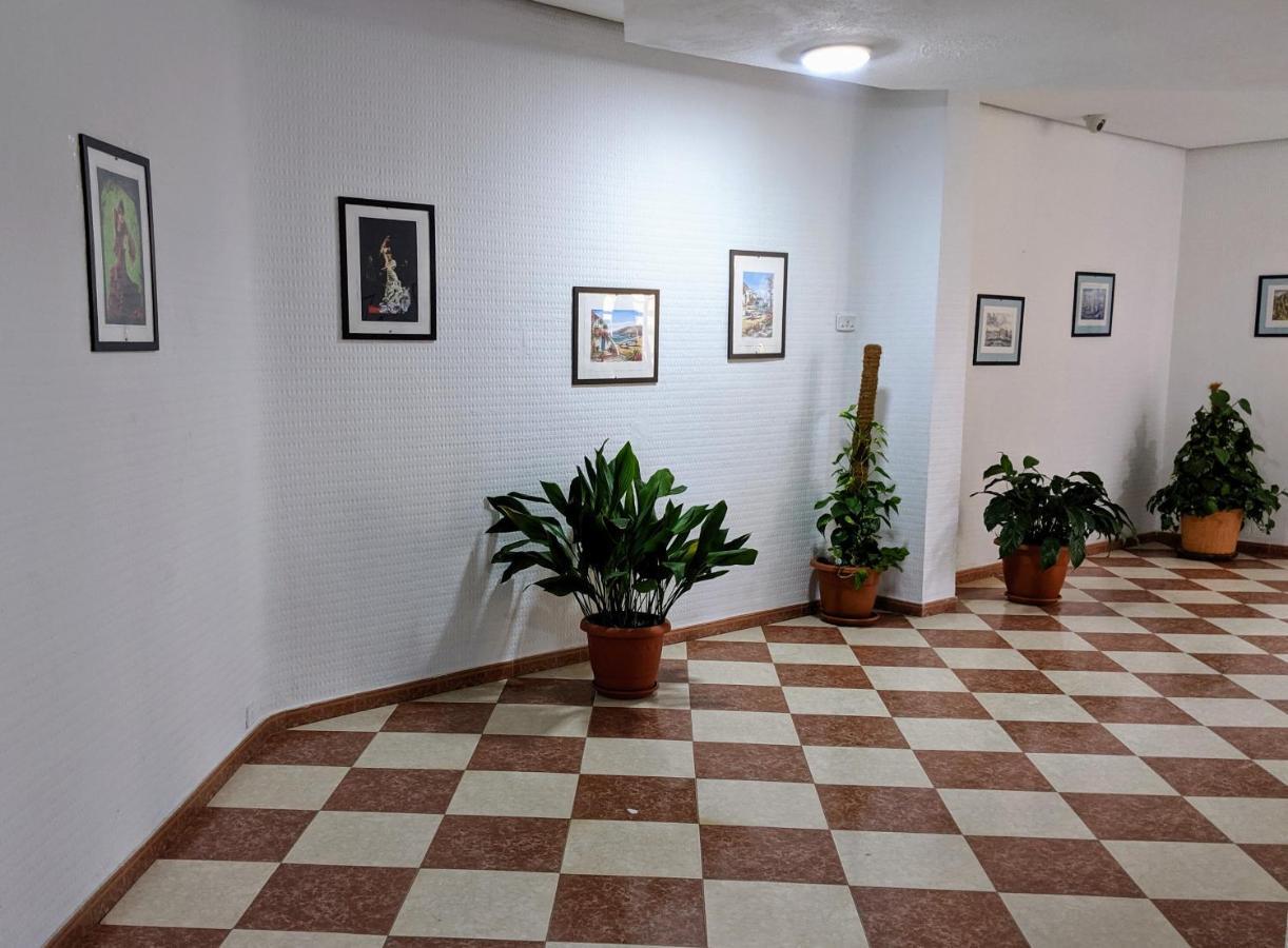 Home Away In The Heart Of Town Τορρεμολίνος Εξωτερικό φωτογραφία